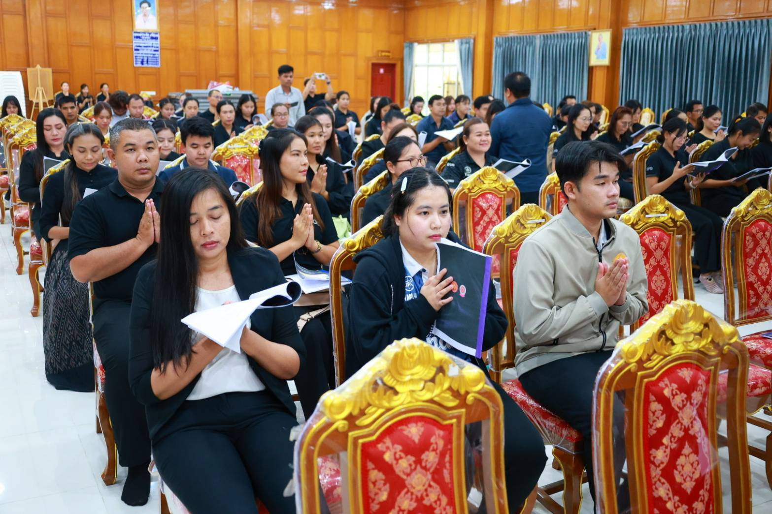 title - วันศุกร์ที่ 24 เมษายน 2569 นายประเสริฐ กาญจนเกียรติกุล ปฏิรูปที่ดินจังหวัดบุรีรัมย์ พร้อมเจ้าหน้าที่ ส.ป.ก.บุรีรัมย์ร่วมพิธีสวดพระพุทธมนต์และเจริญจิตภาวนาอุทิศถวายพระราชกุศลแด่สมเด็จพระนางเจ้าสิริกิติ์ พระบรมราชินีนาถ พระบรมราชชนนีพันปีหลวง